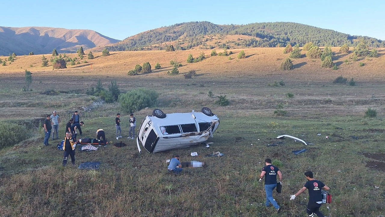 Erzincan'da minibüs devrildi: Bir ölü altı yaralı