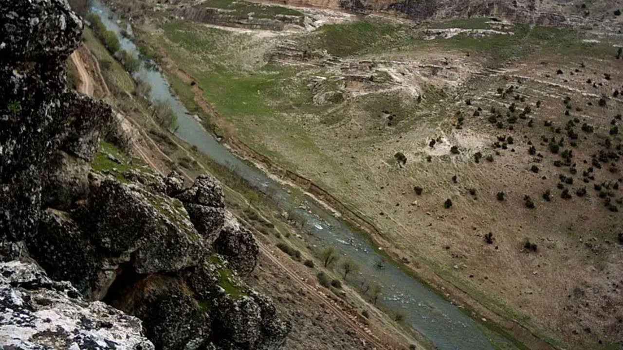 Diyarbakır'da serinlemek için çaya giren 2 çocuk boğuldu