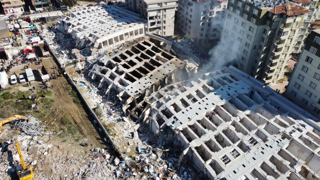 Rönesans Rezidans’ın davasında tutuklu sanık Bülent Seküçoğlu kalp krizi geçirdi, duruşmaya ara verildi