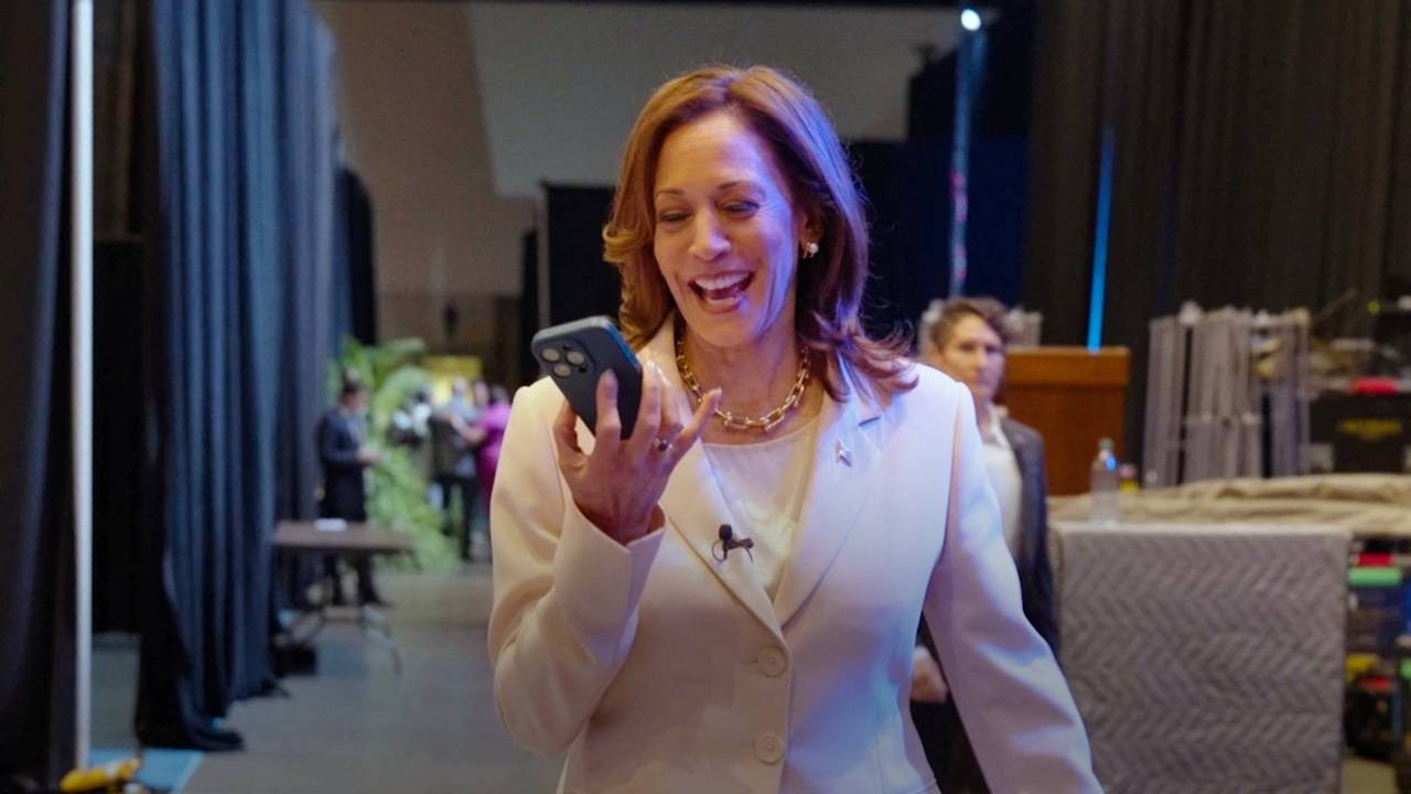 Obama çiftinin Kamala Harris'i sevindirdiği telefon görüşmesi gösterimde