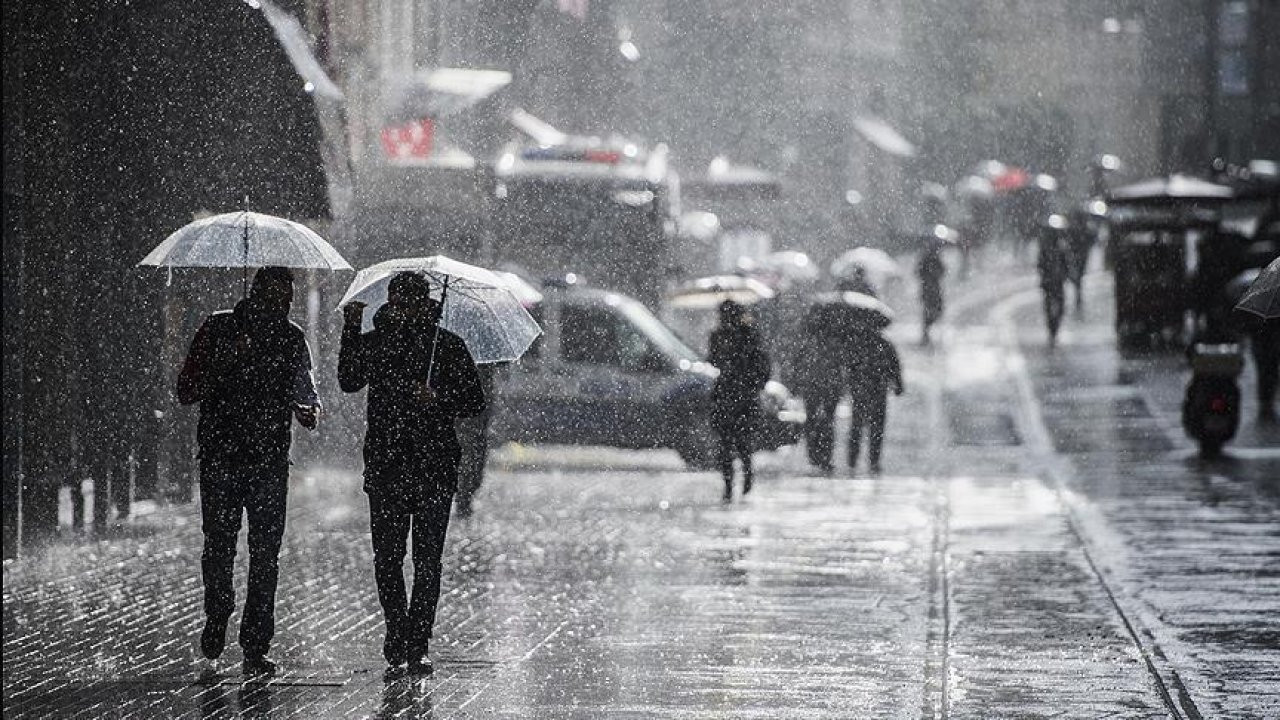 Meteoroloji'den çok sayıda il için sarı ve turuncu kodlu uyarı: Sağanak bekleniyor