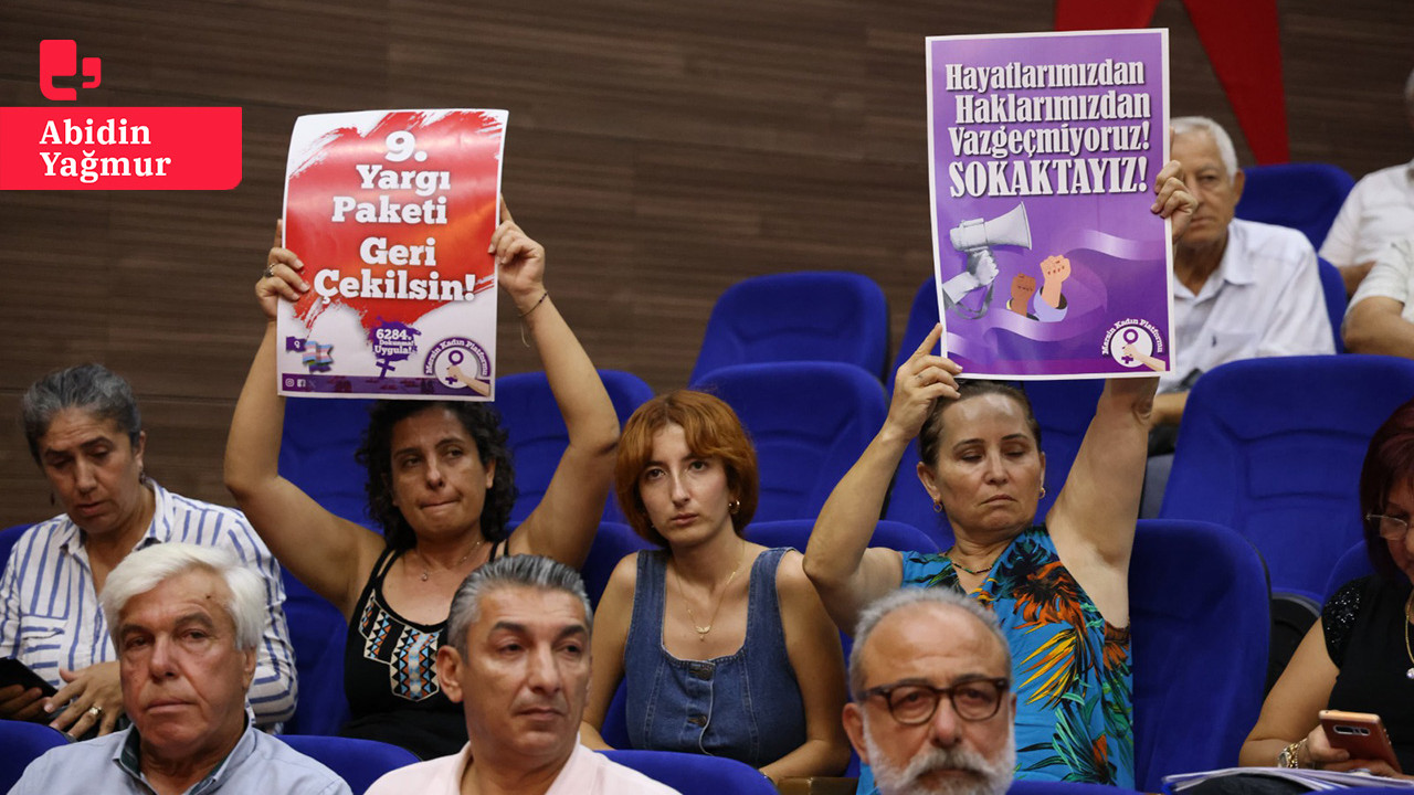 Mersin Kadın Platformu ve meclis üyelerinden eylem: 9'uncu yargı paketi ve katliam yasası protesto edildi