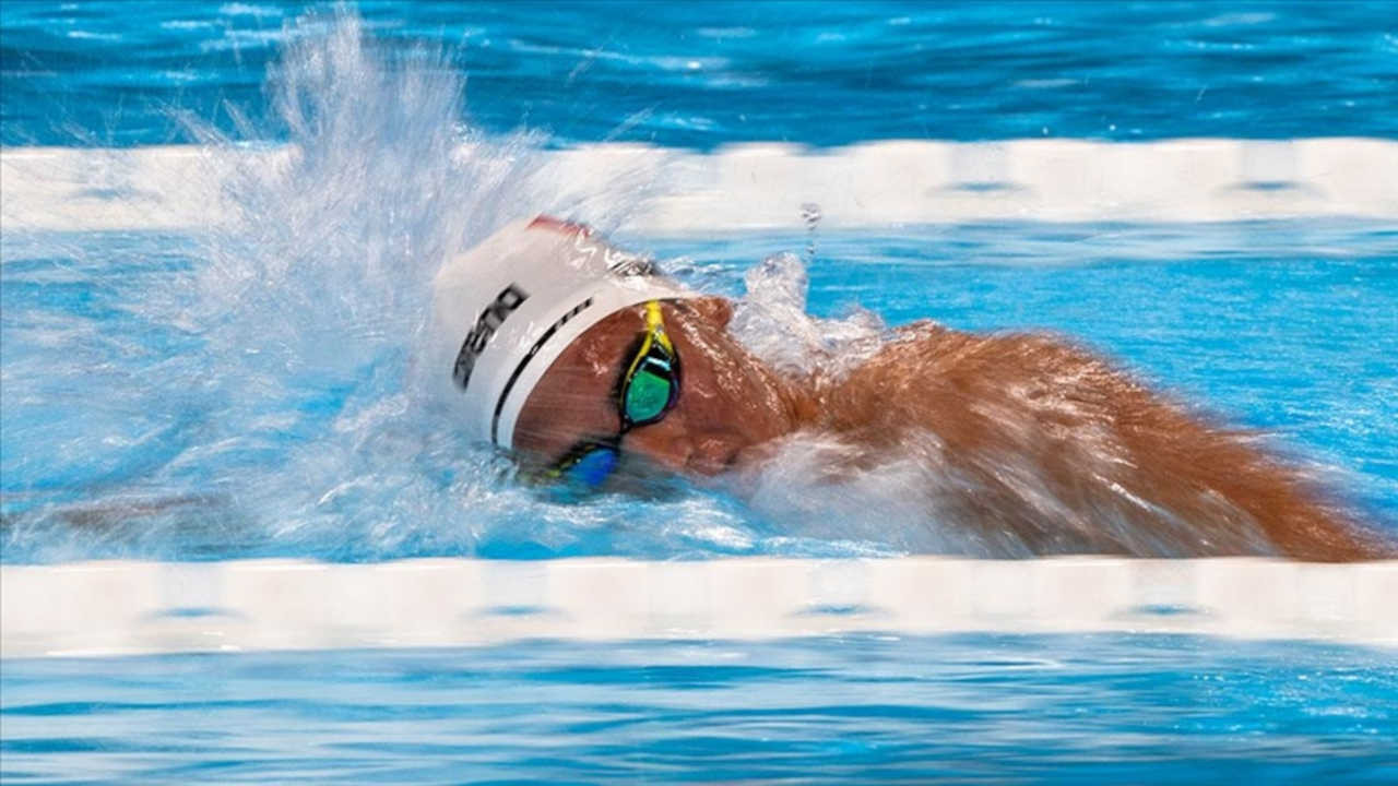 16 yaşındaki Kuzey Tunçelli, olimpiyat tarihinde Türkiye'den yüzmede finale kalan ilk sporcu oldu