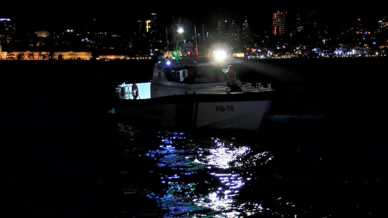 Üsküdar'da denize düşen kadın için arama çalışması başlatıldı