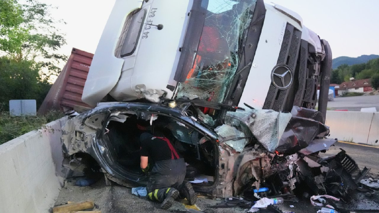 Bolu Dağı'nda zincirleme kaza: İstanbul istikameti 1 saat trafiğe kapandı