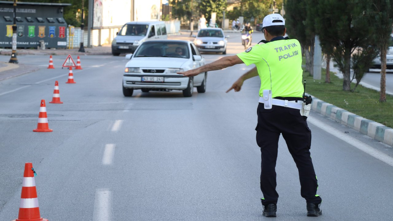 Ali Yerlikaya açıkladı: Trafikte bir haftada 436 bin 589 sürücüye ceza kesildi