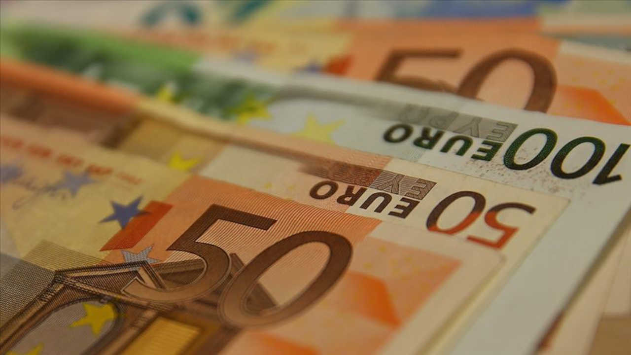 Euro bir rekoru daha aştı, çeyrek altın yeni baraj sınırında