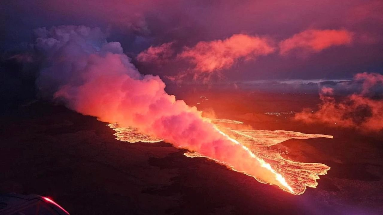 İzlanda'da volkan patlaması: 3.9 kilometre uzunluğunda yarık açıldı