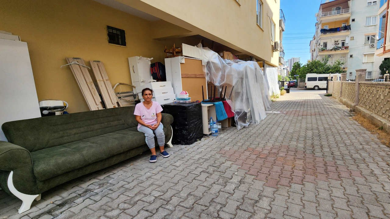 Evden çıkarılan Sibel Baykara 12 gündür sokakta yaşıyor