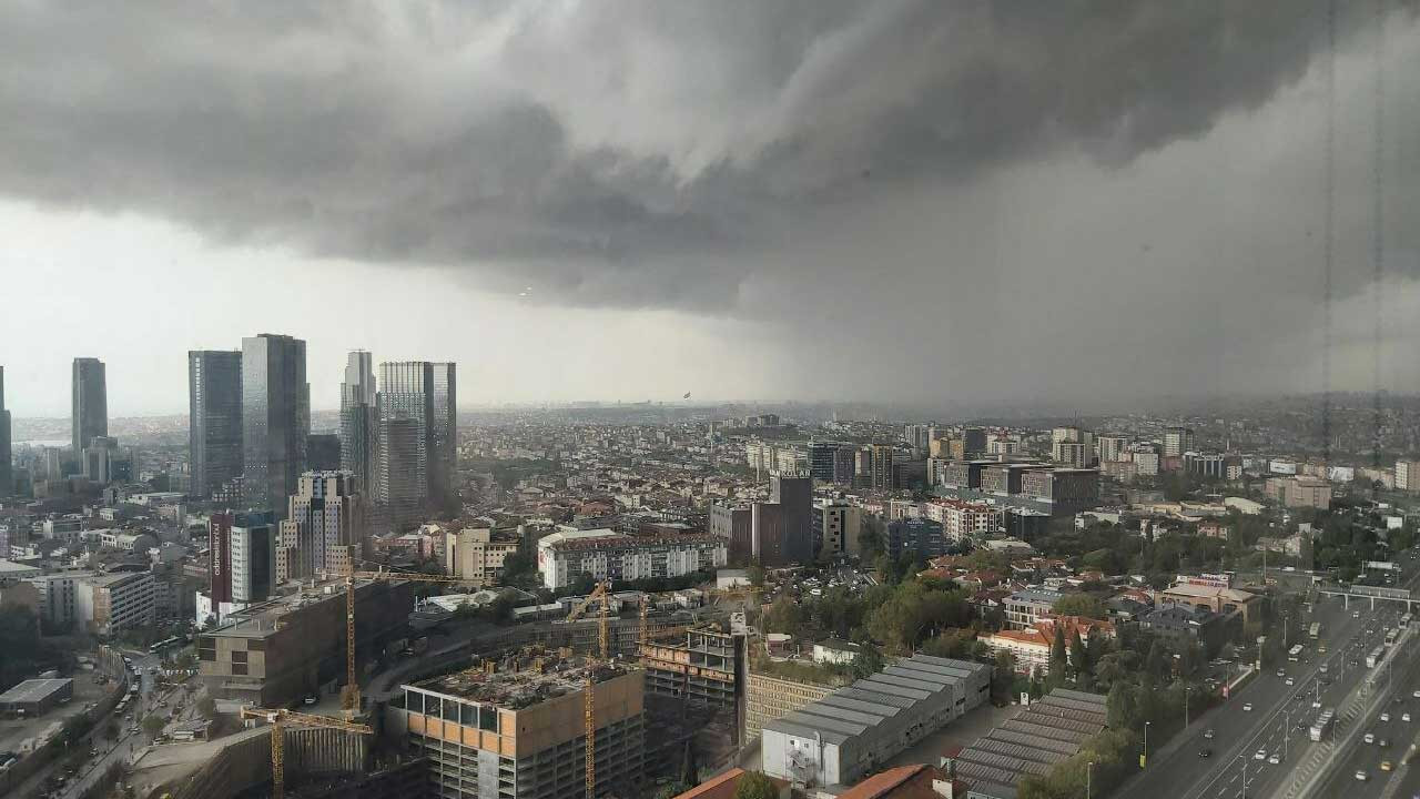 İstanbul'da yağış: 15.00'e kadar sürecek