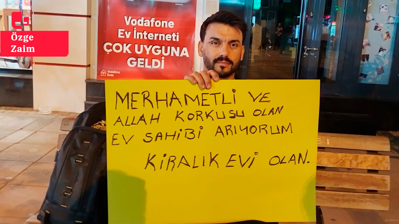 Ev bulamayınca eyleme başladı: 'Merhametli ev sahibi arıyorum'