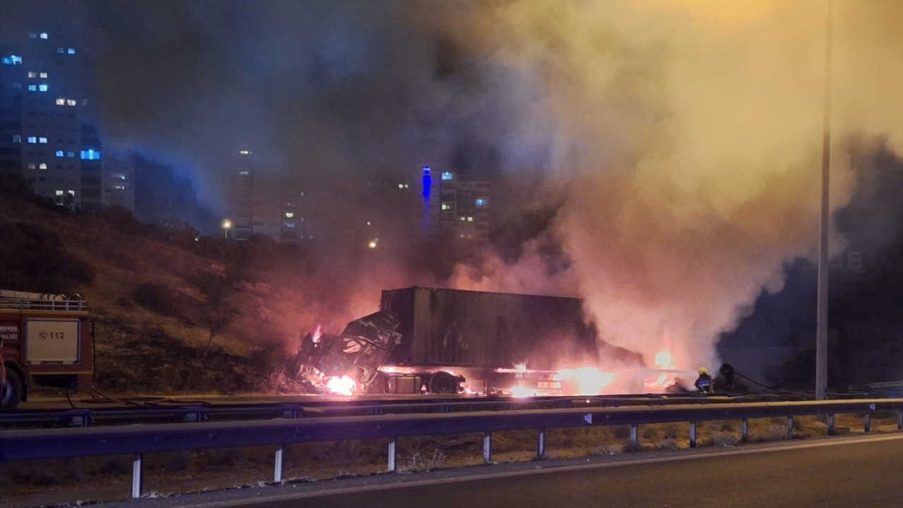 Mersin'de iki tır çarpıştı, bir kişi öldü