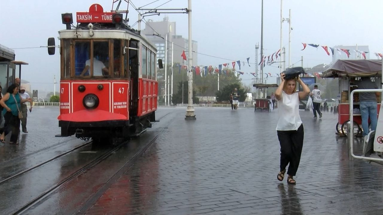 AKOM'dan i̇stanbul için kuvvetli yağış uyarısı: Gece başlayacak yağışlar yarın öğlene kadar sürecek