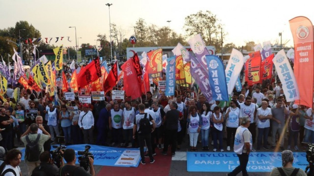 Kadıköy’de barış mitingi: 12 kişi gözaltına alındı