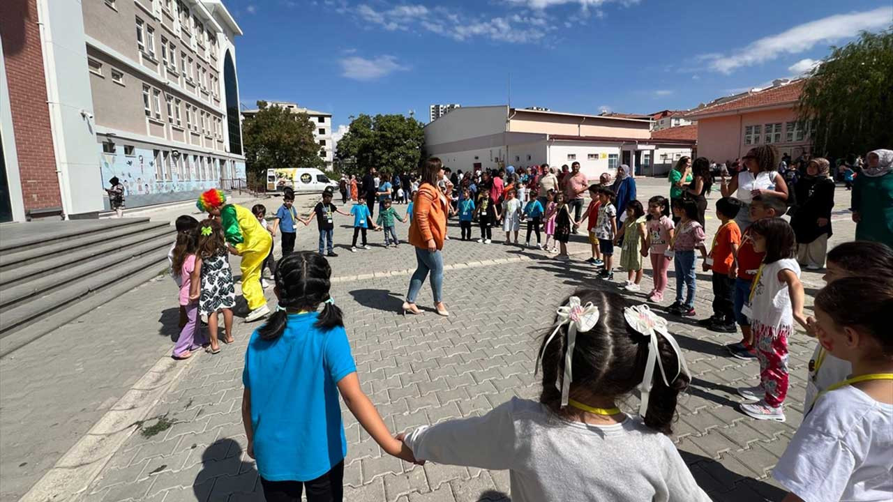 Okullarda uyum eğitimi başladı