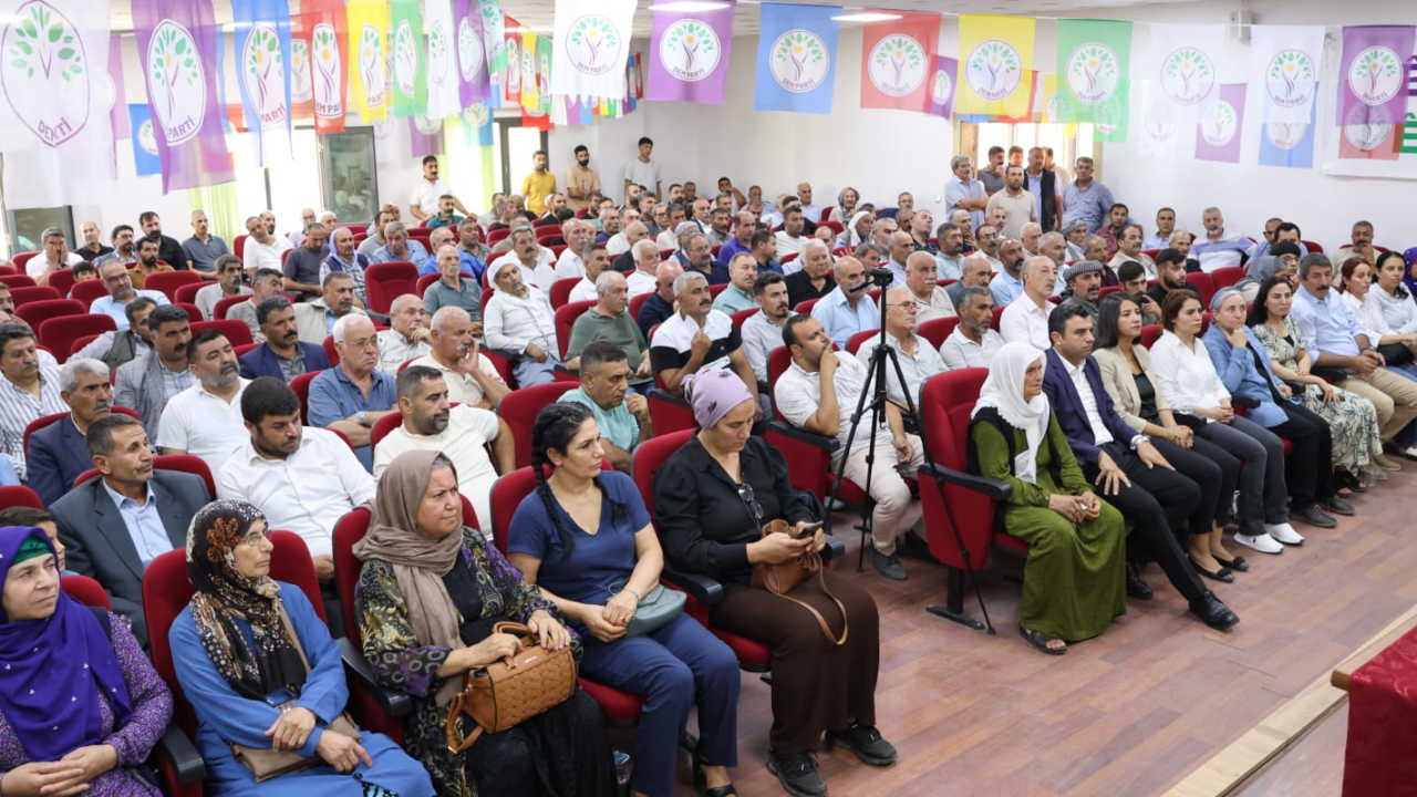 DEM Parti Viranşehir kongresinde KDP'ye eleştiri