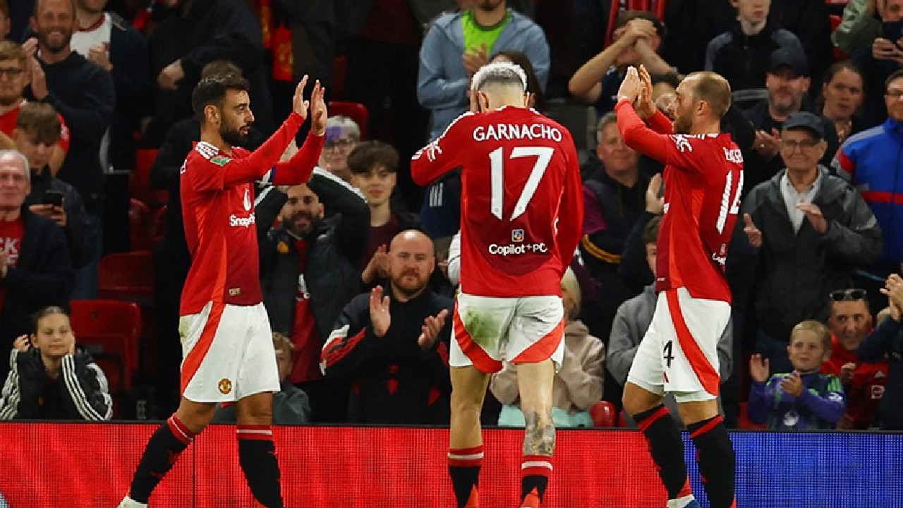 İngiltere Lig Kupası'nda faklı galibiyet: Manchester United 7-0 Barnsley