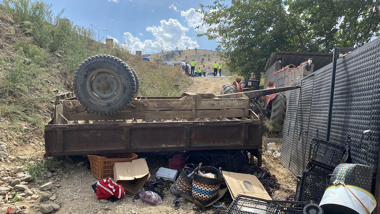 Manisa'da mevsimlik tarım işçilerini taşıyan traktör devrildi; 11 yaralı