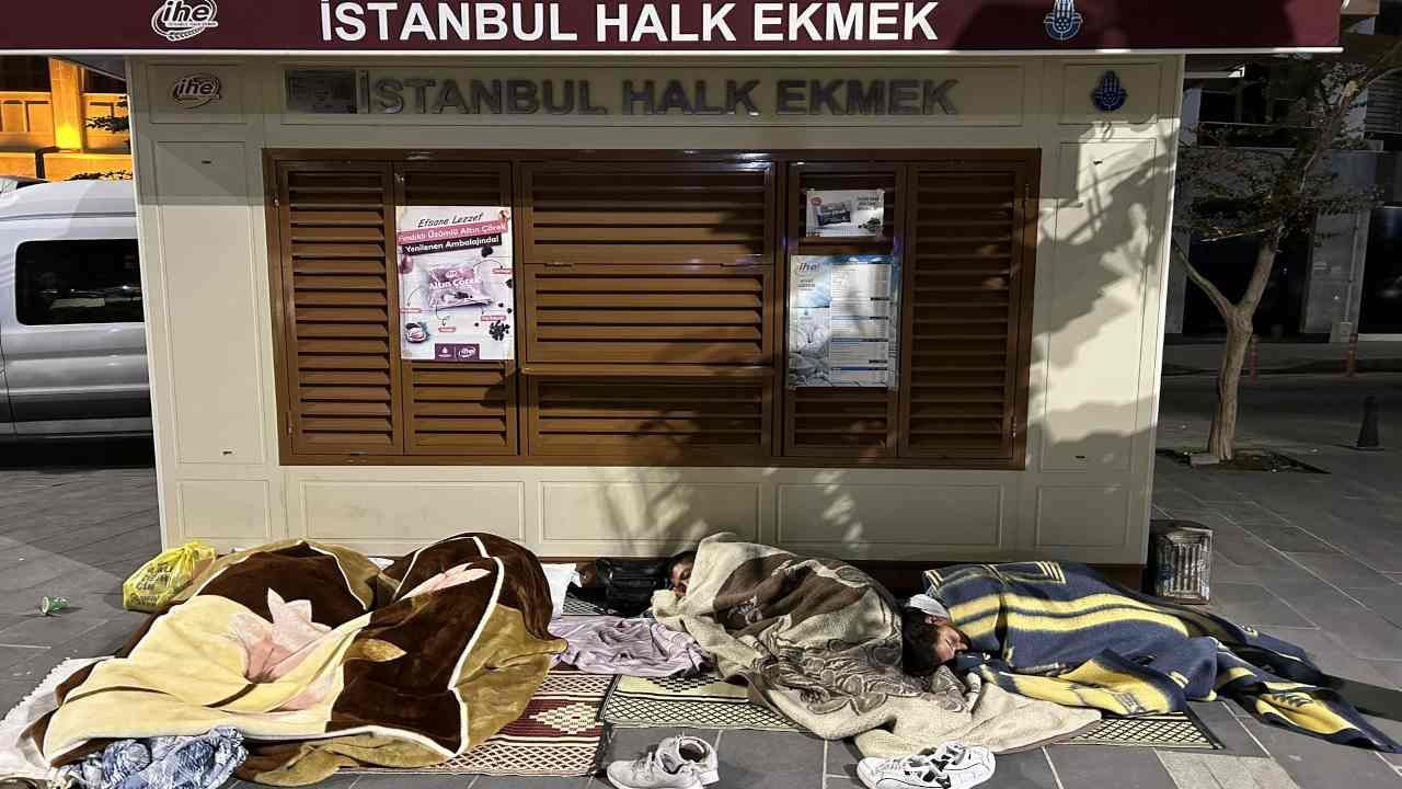 Polonez işçileri fabrika önüne dönüyor