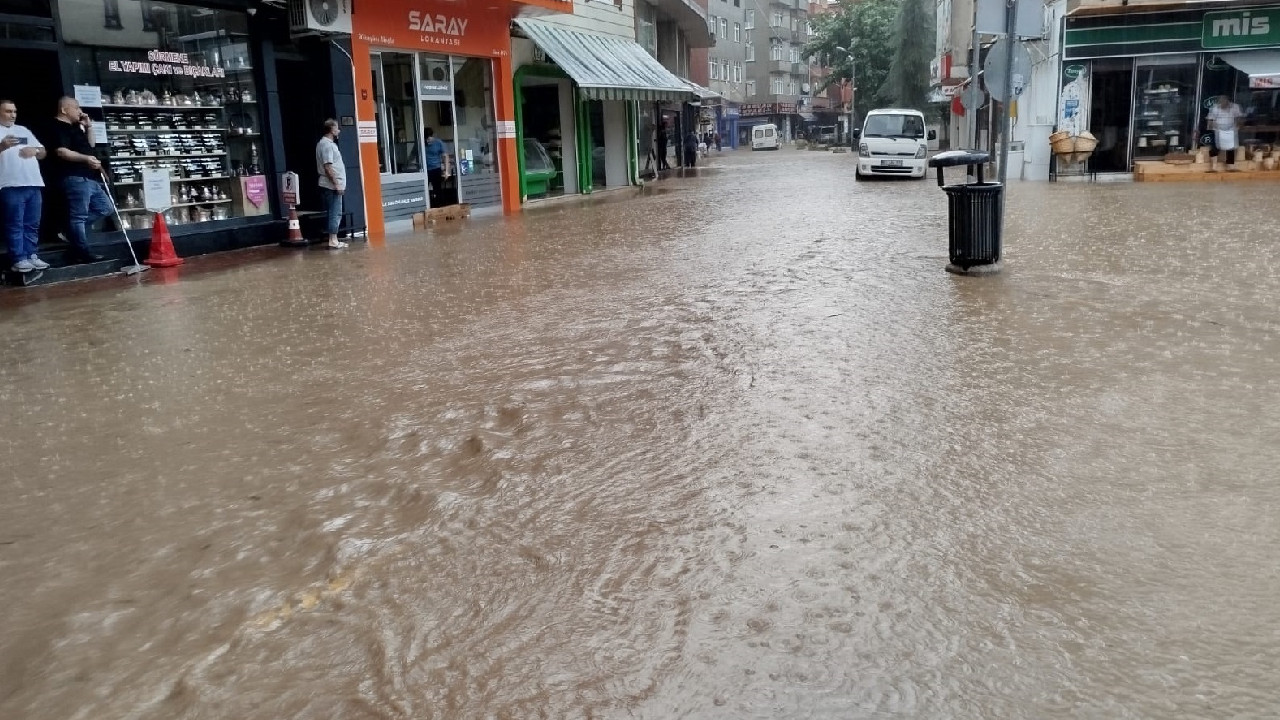 Trabzon'u sağanak vurdu: Hastane tahliye edildi, bir kişi kayıp