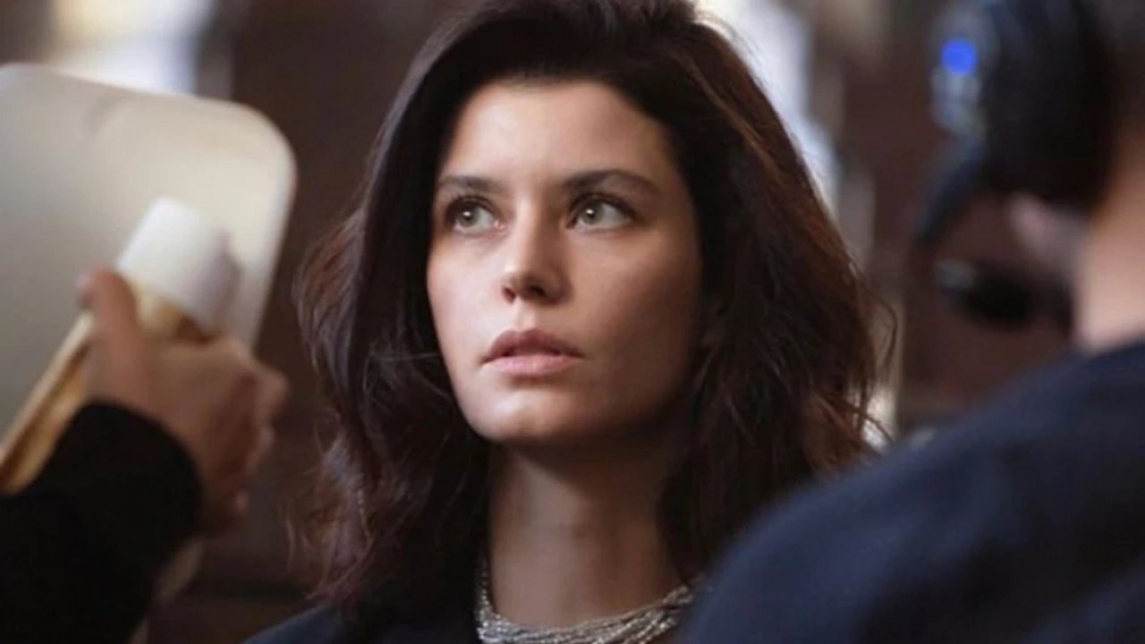 Beren Saat 'Gizli Dolap' filmiyle dönüyor: Hikayenin merkezinde OnlyFans olacak