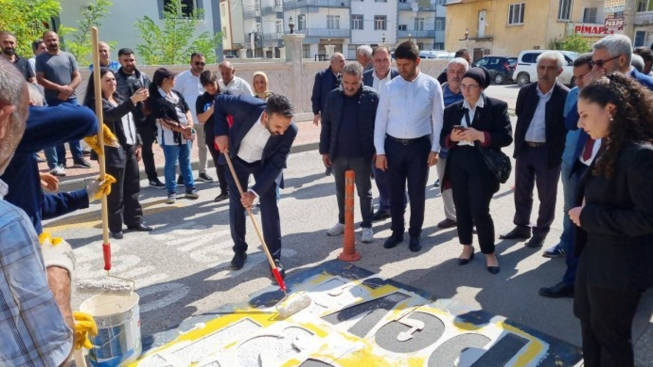 Karakoçan Belediyesi silinen Kürtçe uyarı yazılarını yeniledi