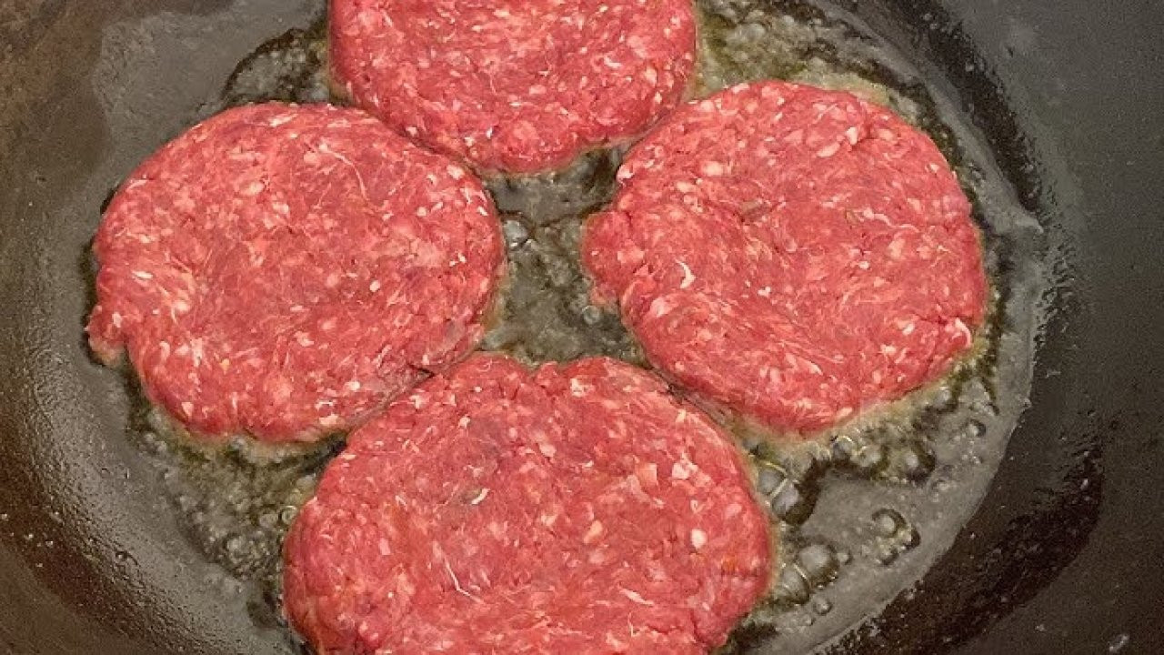 Sırrı çözüldü: O meşhur lezzetli hamburger köfteleri böyle yapılıyormuş