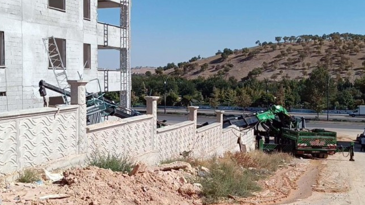 Antep’te üzerine vincin kopan bomu düşen işçi öldü