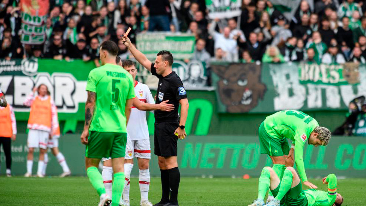 Bundesliga'da hakem hatası: Yanlış oyuncu kırmızı kart gördü