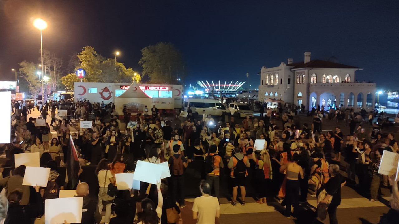 Kadıköy'de Gebze’deki hayvan katliamı protesto edildi