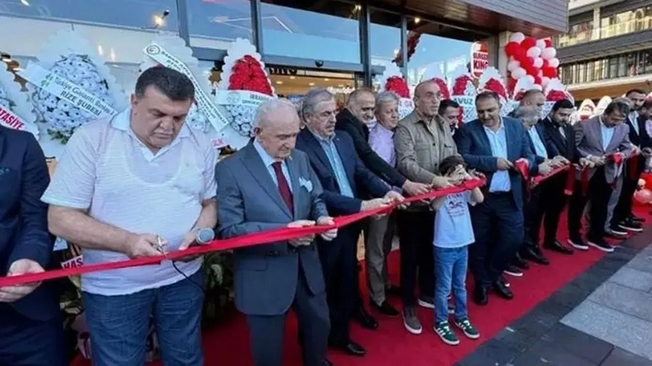 Burger King açılışına katılan AKP'liler disipline sevk edildi