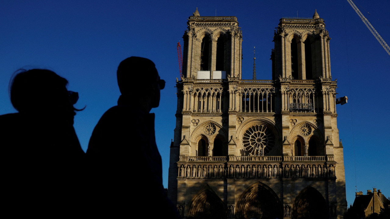 Fransa'da Notre Dame Katedrali'ne paralı giriş tartışması: İbadet özgürlüğü mü, turizm mi?