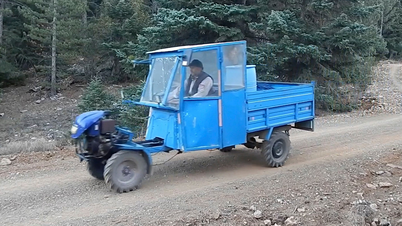 Toroslar'ın kuşları için varille su taşıyor