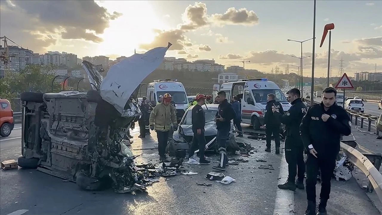 TEM'de otomobil karşı şeride geçti: iki ölü, dört yaralı