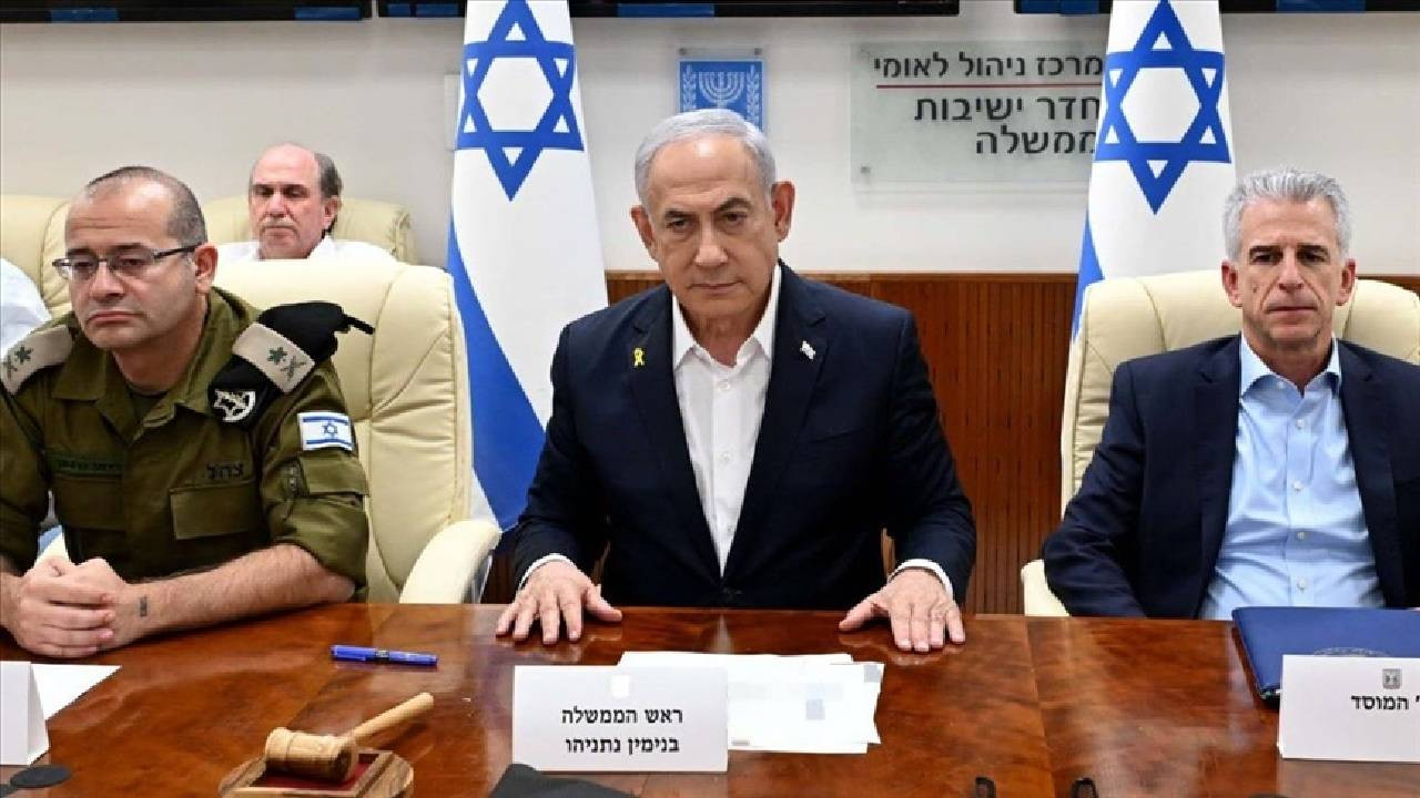 Netanyahu'nun ofisine iki soruşturma: Hamas'la ateşkesi baltalama amaçlı sızıntı ve savaş toplantılarının tutanaklarını tahrif