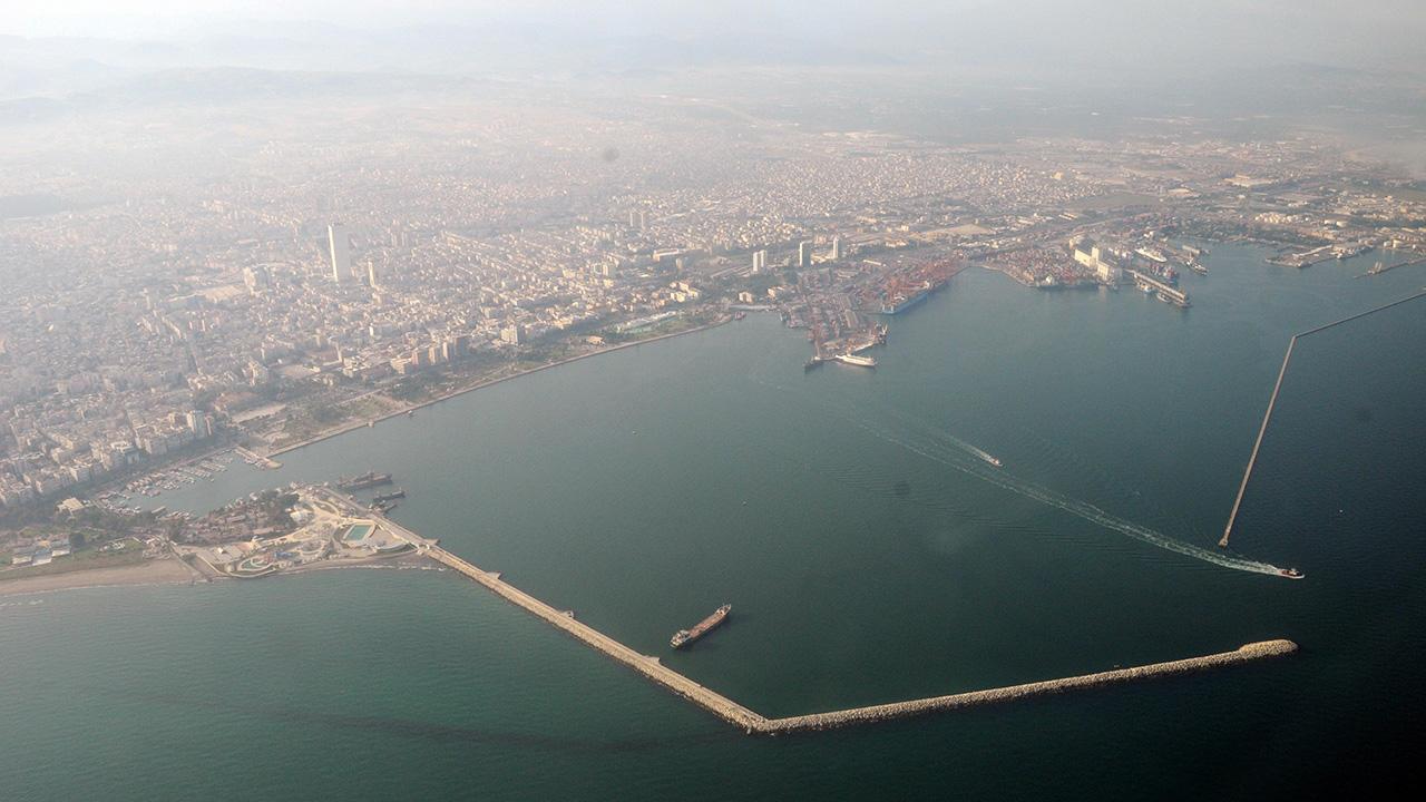 Mersin limanında denize 6 milyon ton zehir döktüler