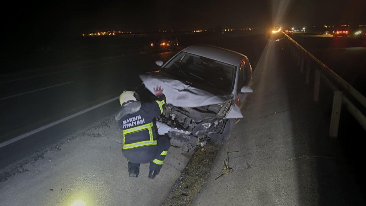 Yoldaki lastiği kaldırmak istedi, otomobilin çarpmasıyla öldü