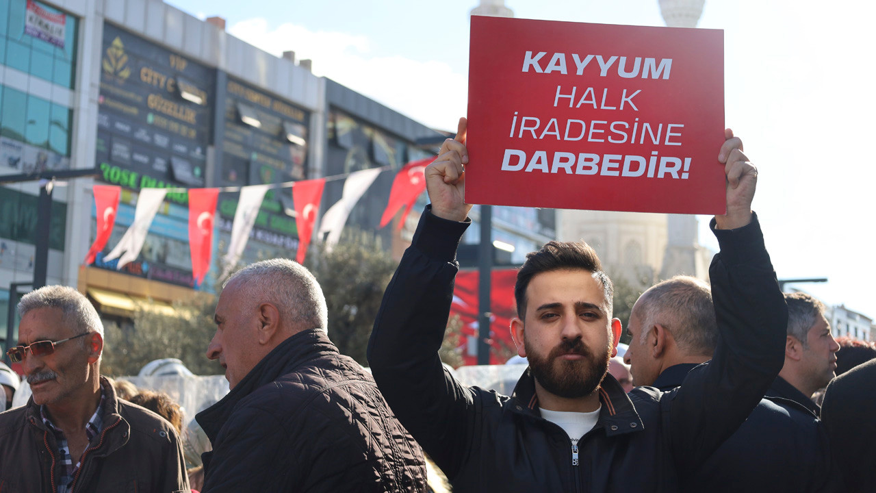 Esenyurtluların kayyım protestosu sürüyor: 'Oyumuzun arkasındayız, direnmeye devam edeceğiz'