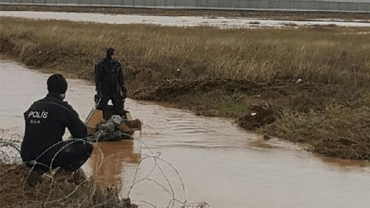 Suya kapılan askerler hayatını kaybetti