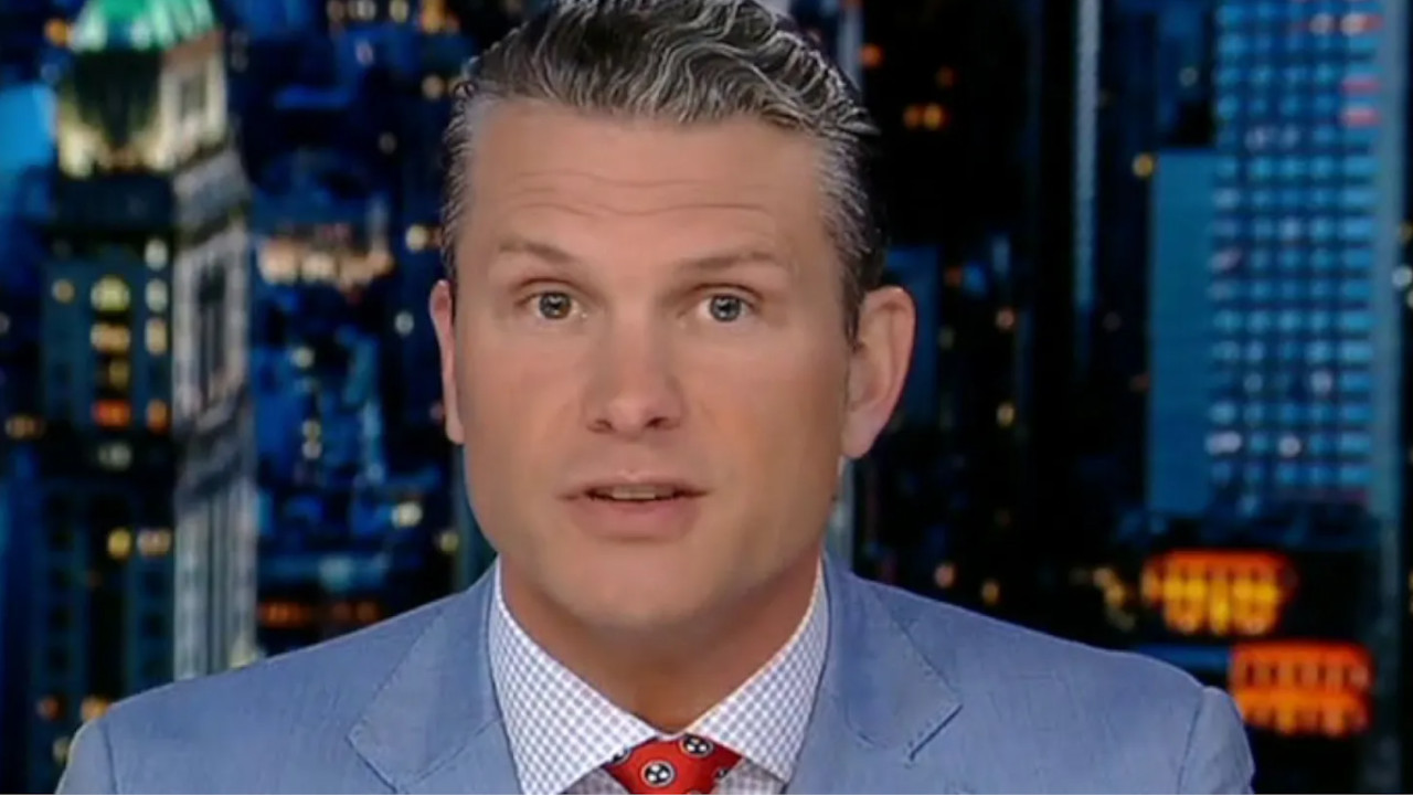 Trump, eski asker ve Fox News yorumcusu Pete Hegseth'i savunma bakanlığına aday gösterdi