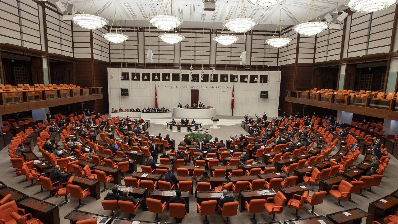 AKP ve MHP'nin oylarıyla: 'Asgari ücret, gerçek enflasyona göre artırılsın' önerisine ret