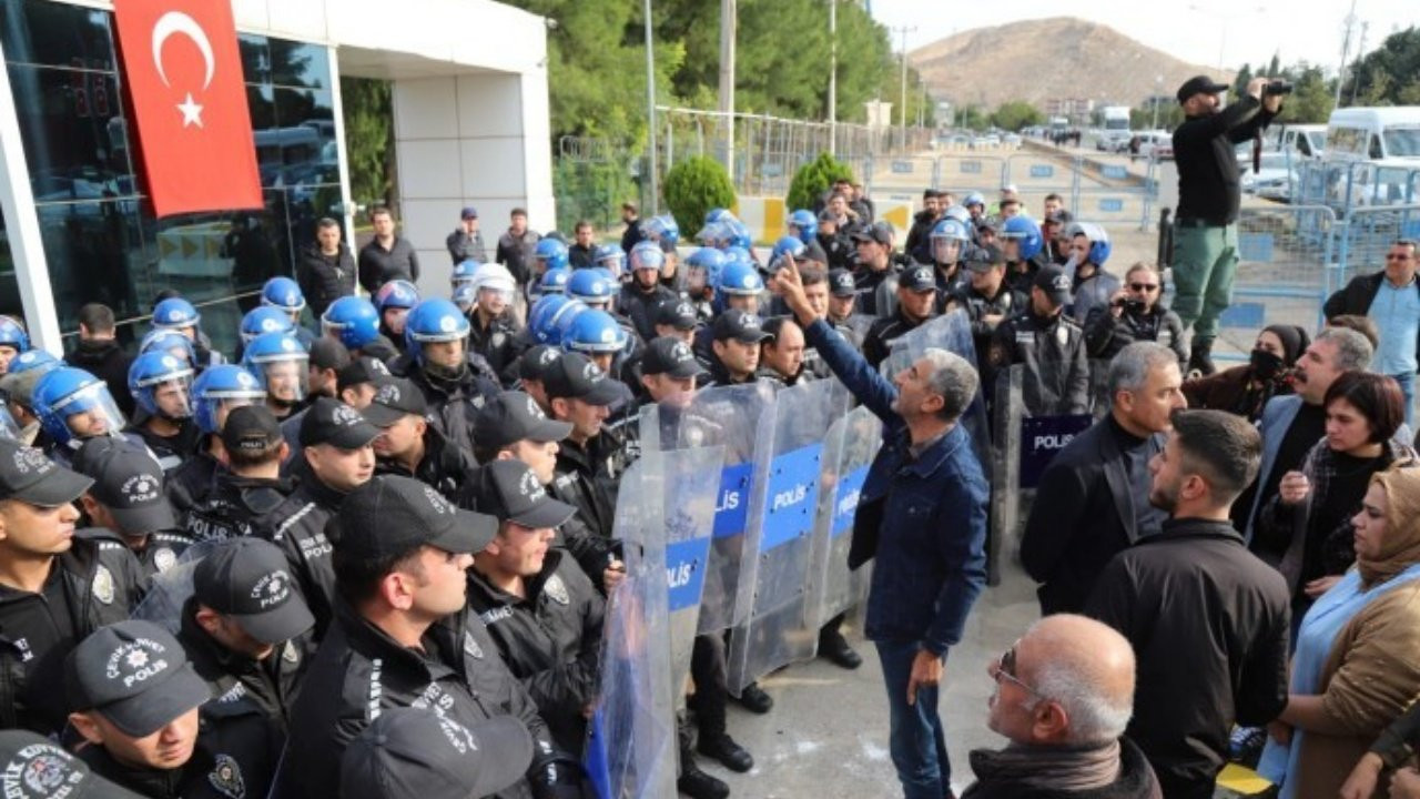 Mardin'de kayyım protestolarında gözaltına alınan iki kişi tutuklandı