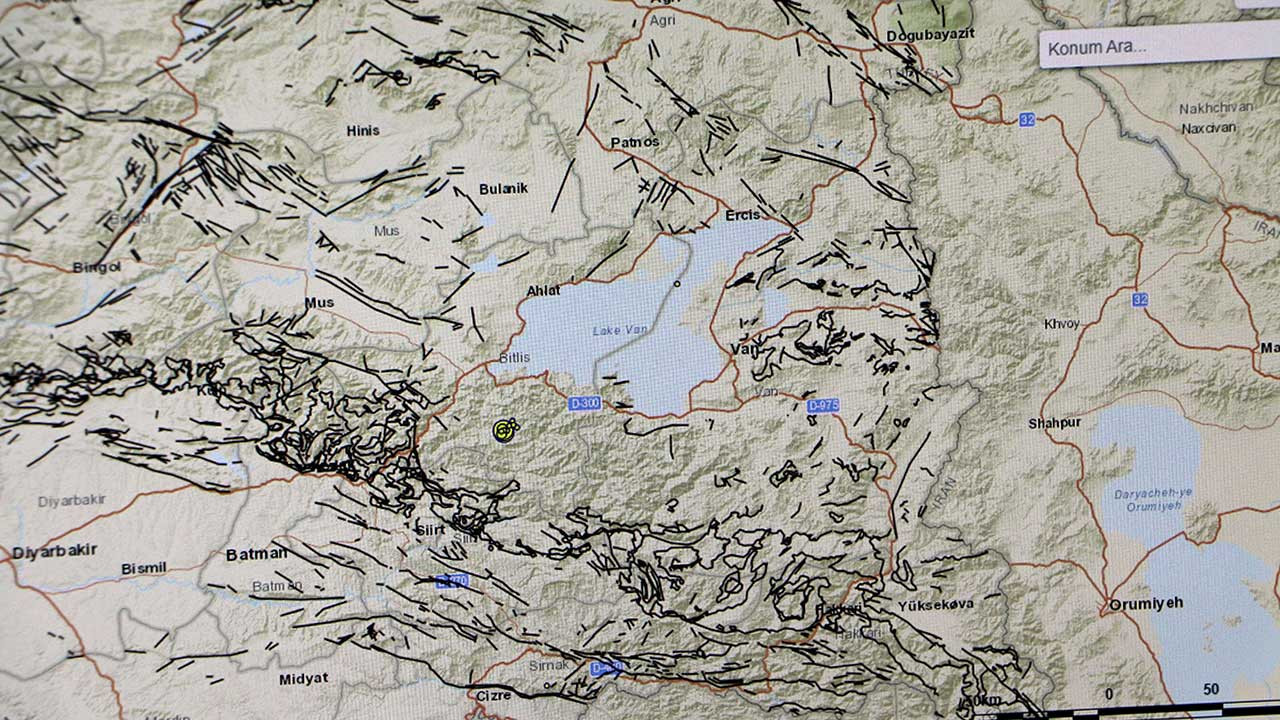 Doç. Dr. Alkan, Bitlis depremlerini yorumladı: Deprem var, haritada fay yok