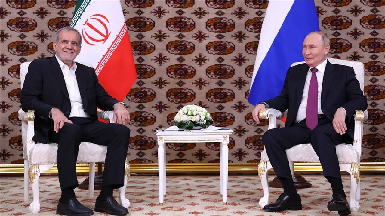 Putin ile Pezeşkiyan, Esad'a 'koşulsuz destek' sözü verdi