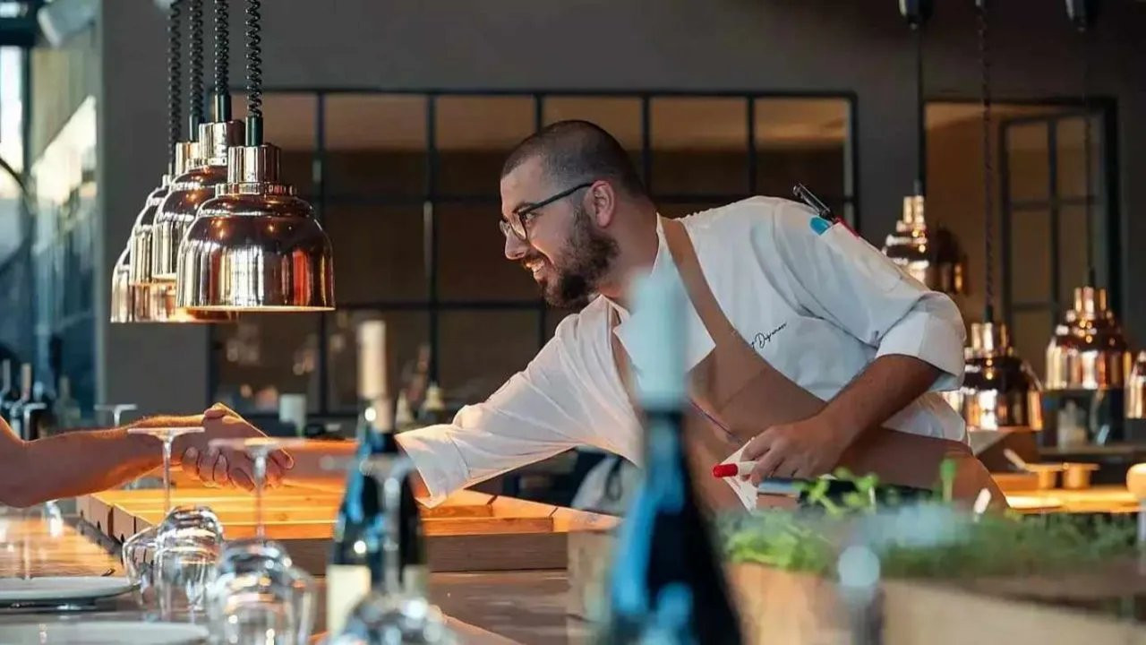 Eski MasterChef şampiyonu, yeşil Michelin yıldızı alan ilk şef oldu