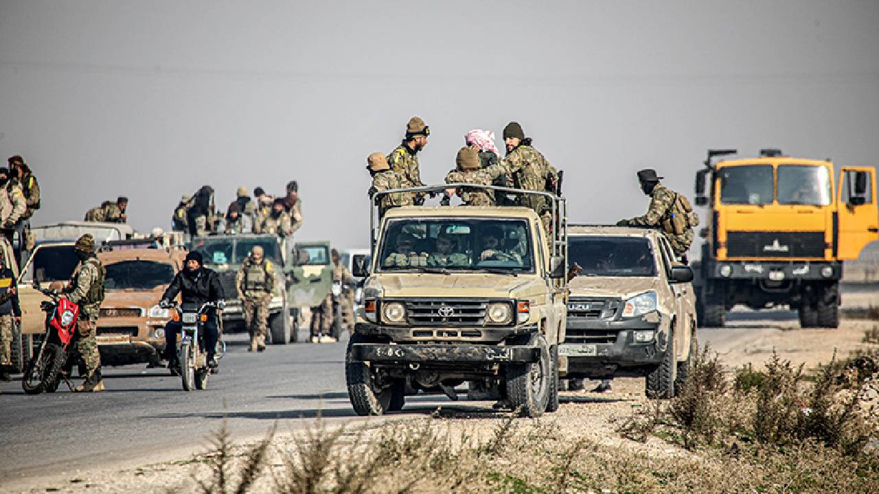 10-20 km mesafedeler: HTŞ komutanı 'Şam'ı kuşatmaya alıyoruz', HTŞ lideri 'Şam bizi bekliyor' dedi