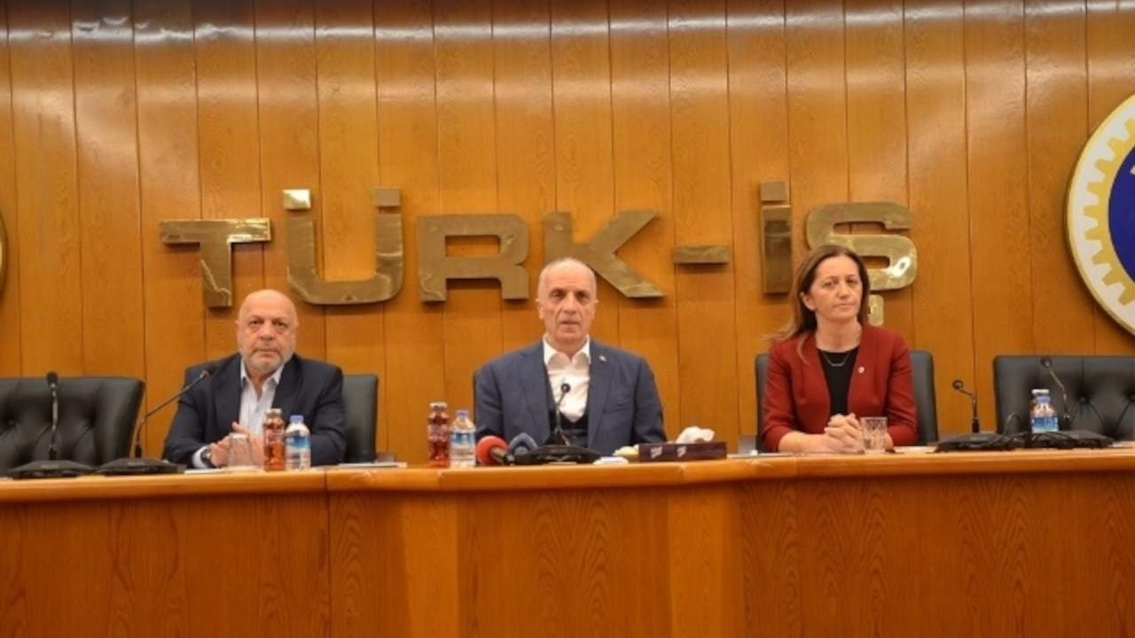 TÜRK-İŞ, HAK-İŞ ve DİSK'ten ortak açıklama: İşçinin ve ailesinin insanca yaşamasını mümkün kılacak bir asgari ücret belirlenmeli