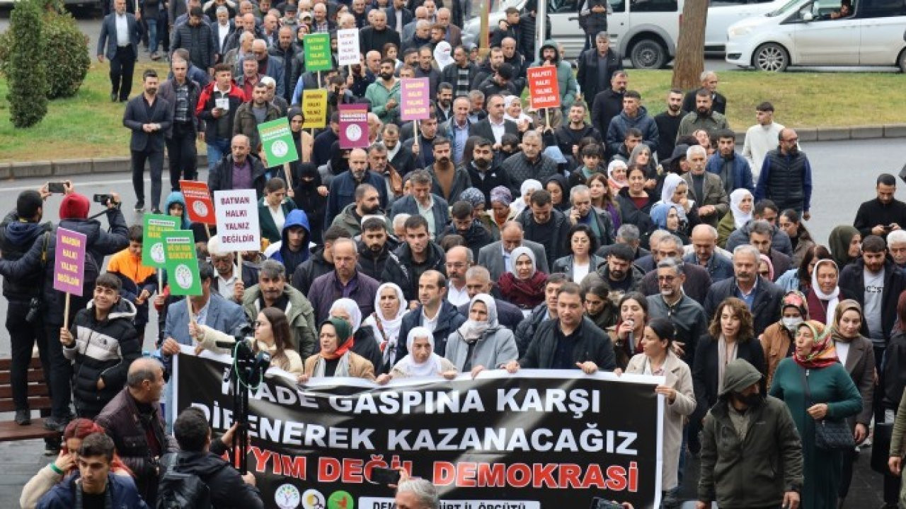 Batman'da DEM Partili meclis üyeleri belediyeye alınmıyor