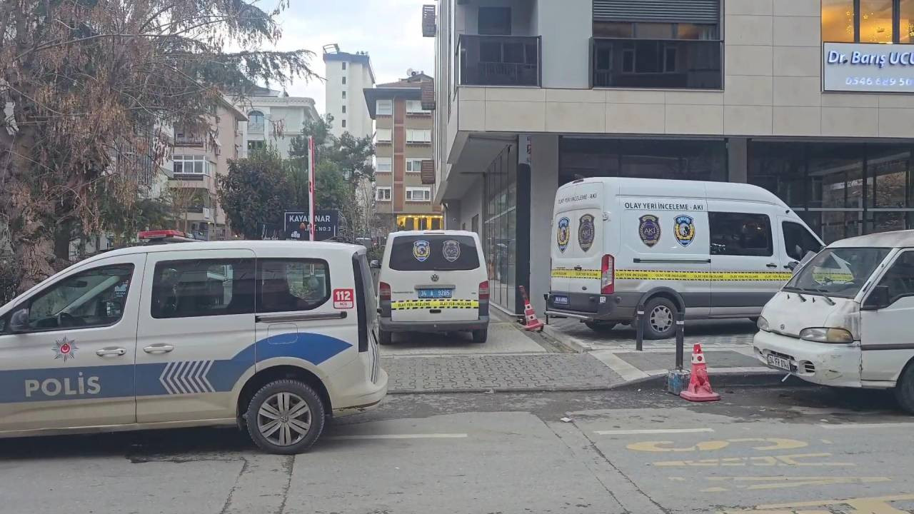 Kadıköy'de bir birini vuran iki emlakçı öldü