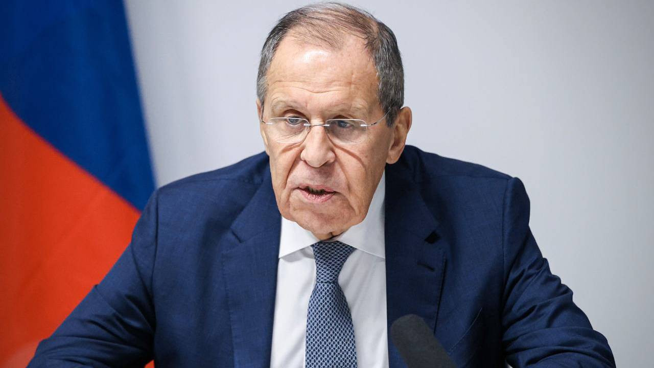 Lavrov: Türkiye'nin güvenlik çıkarları Suriye'nin egemenliği korunacak şekilde sağlanmalı